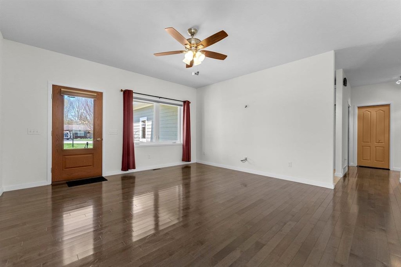 301 Pearl St in Paradise Twp, MI Photo 13