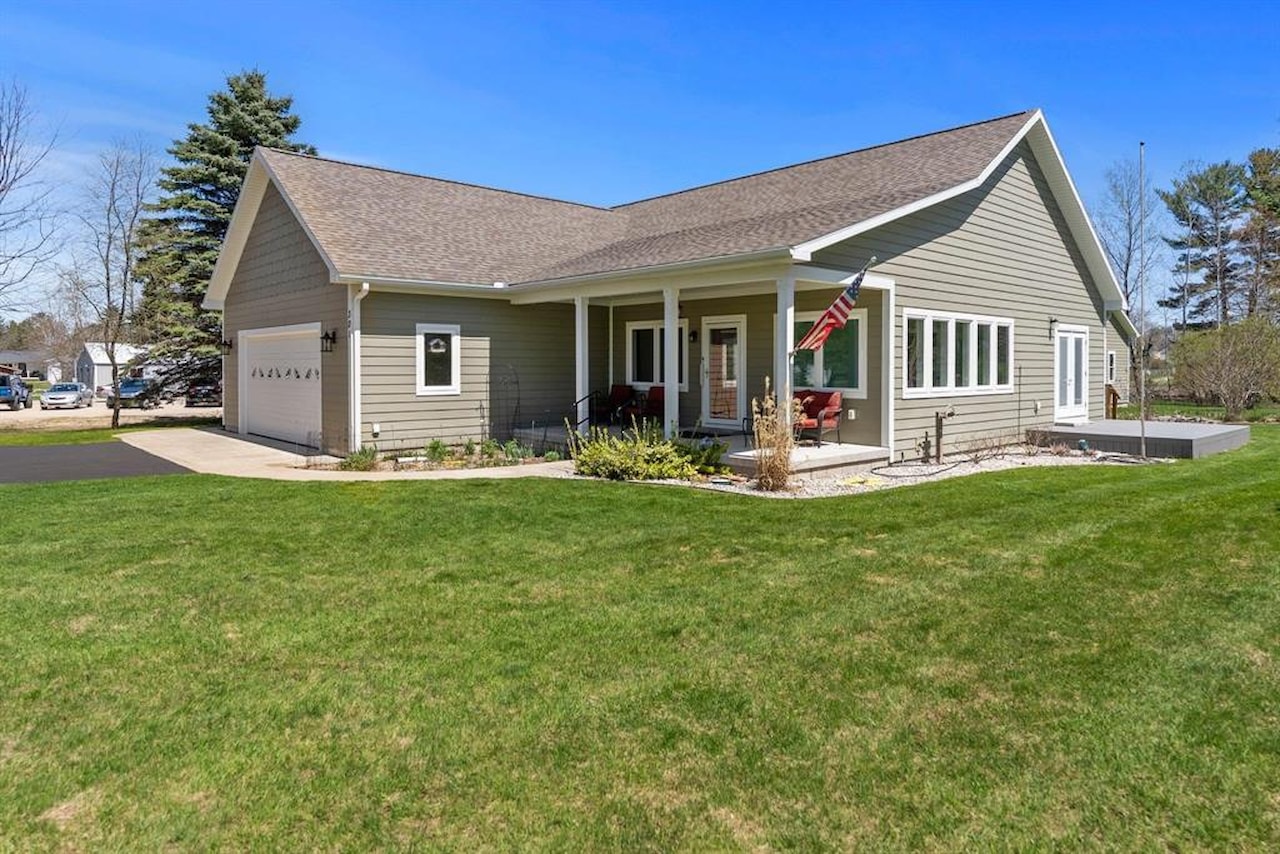301 Pearl St in Paradise Twp, MI Photo 25