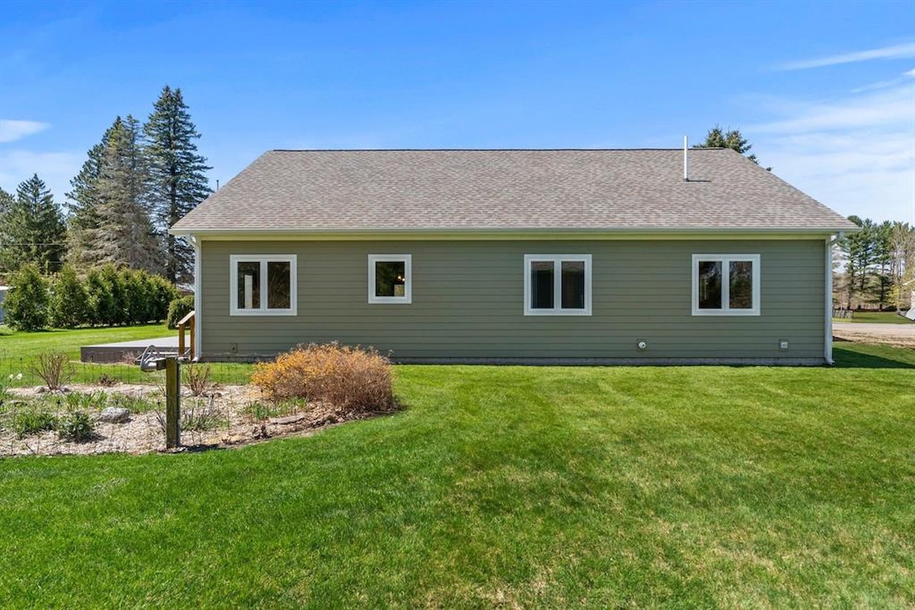 301 Pearl St in Paradise Twp, MI Photo 27