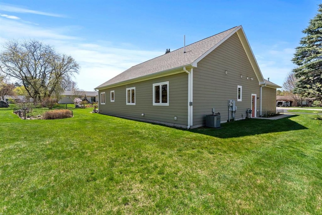 301 Pearl St in Paradise Twp, MI Photo 28