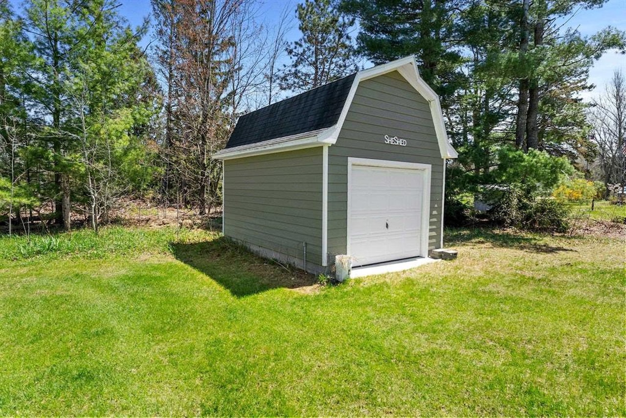 301 Pearl St in Paradise Twp, MI Photo 30