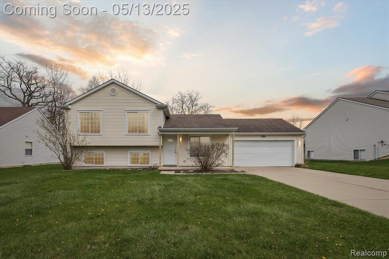 684 Haystack Dr in Linden, MI