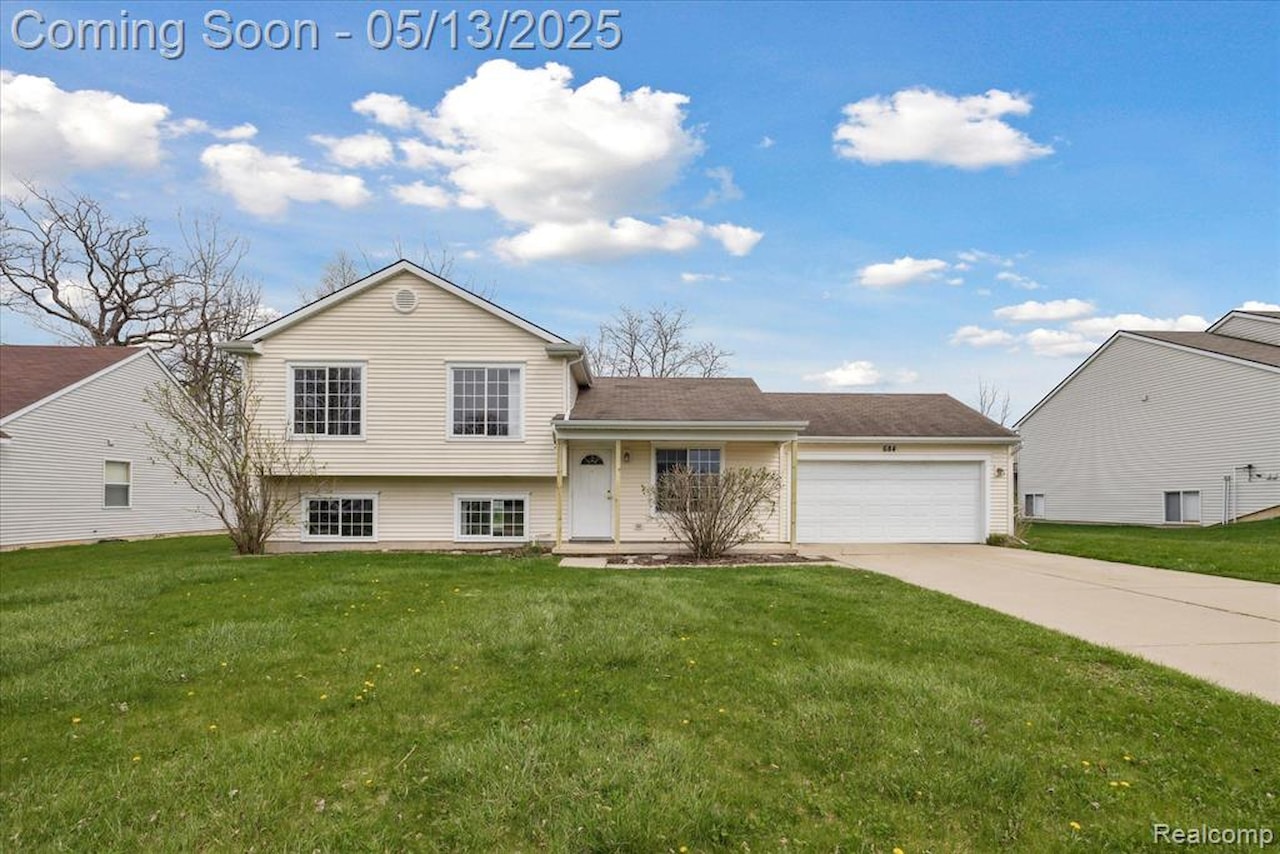 684 Haystack Dr in Linden, MI Photo 3
