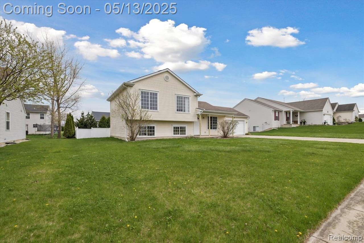 684 Haystack Dr in Linden, MI Photo 2