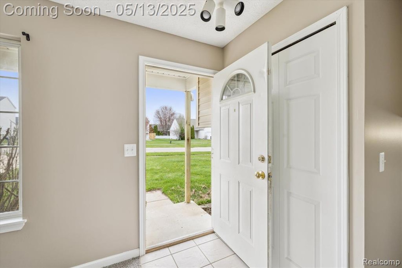 684 Haystack Dr in Linden, MI Photo 5
