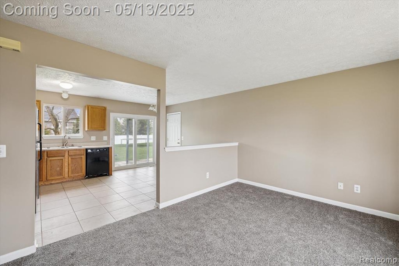 684 Haystack Dr in Linden, MI Photo 7