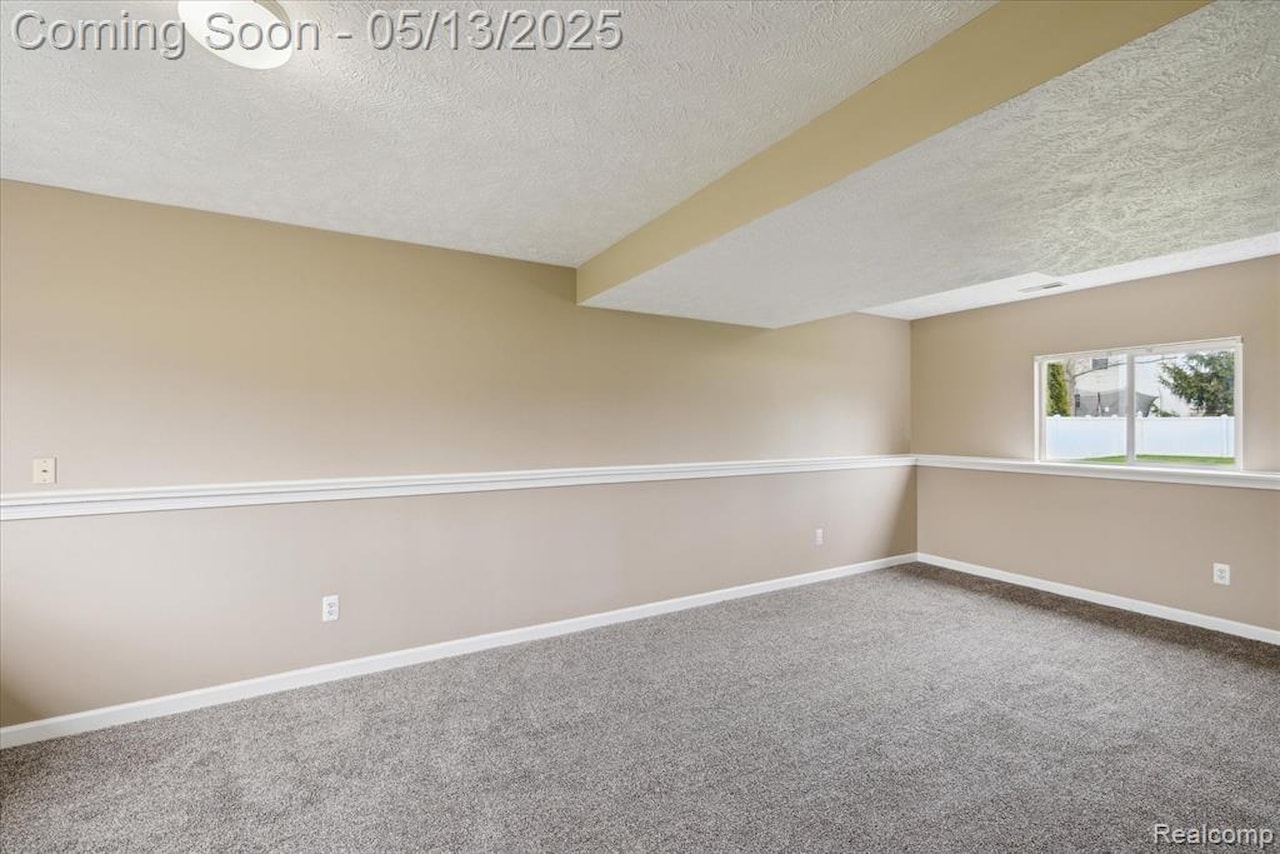 684 Haystack Dr in Linden, MI Photo 12