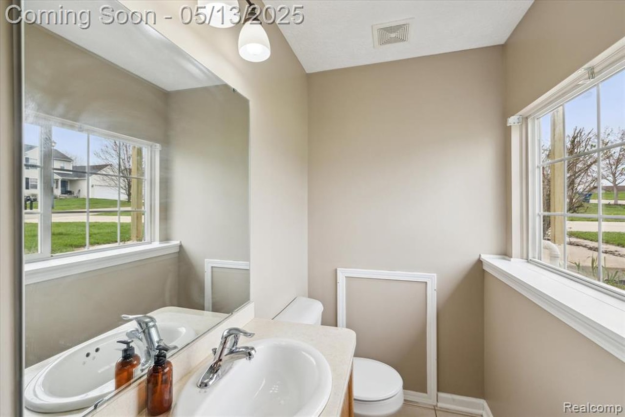 684 Haystack Dr in Linden, MI Photo 14