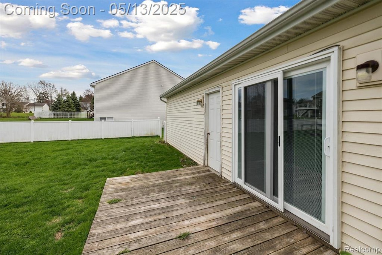 684 Haystack Dr in Linden, MI Photo 24