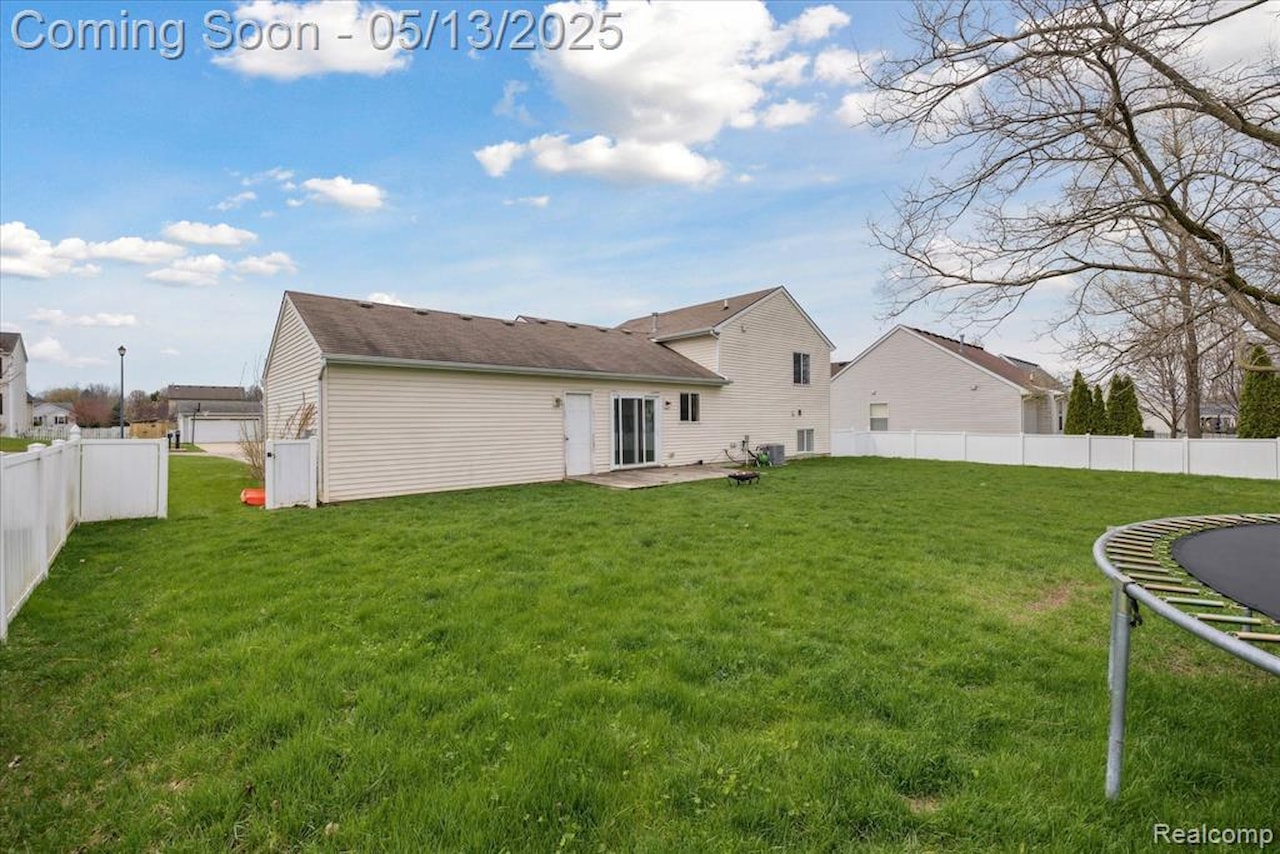 684 Haystack Dr in Linden, MI Photo 25
