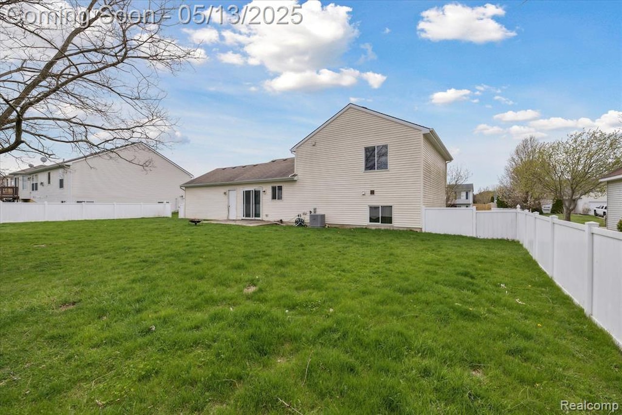 684 Haystack Dr in Linden, MI Photo 27