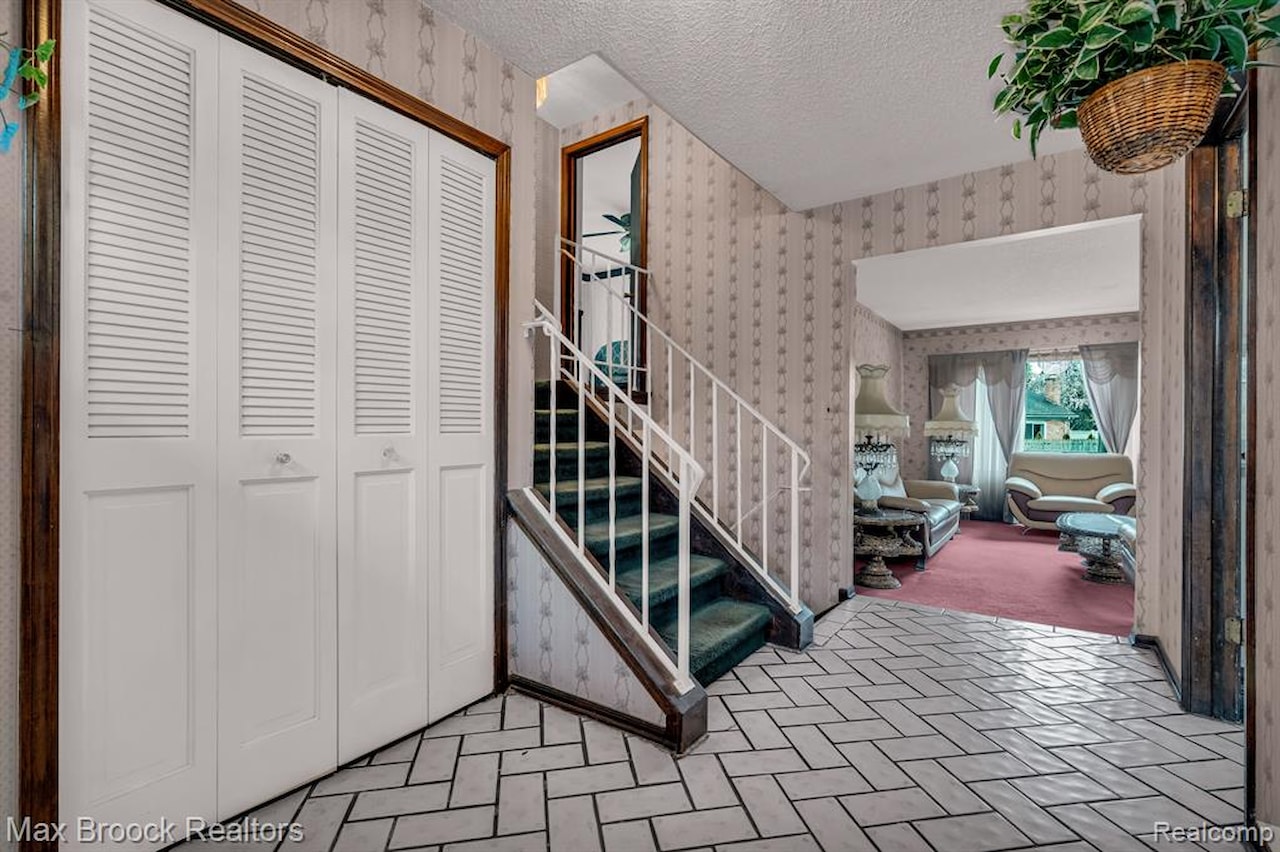 5076 Tyler Dr in Troy, MI Photo 4