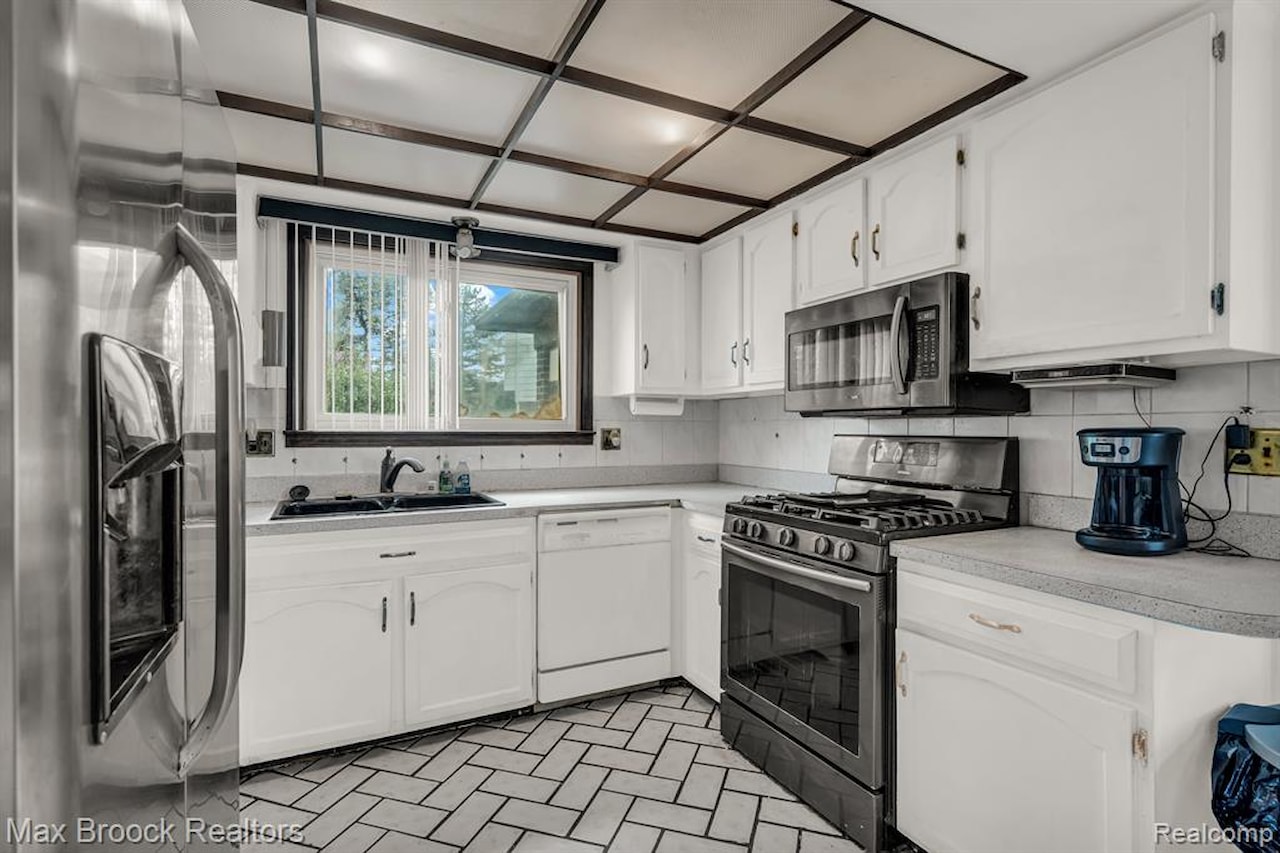 5076 Tyler Dr in Troy, MI Photo 7