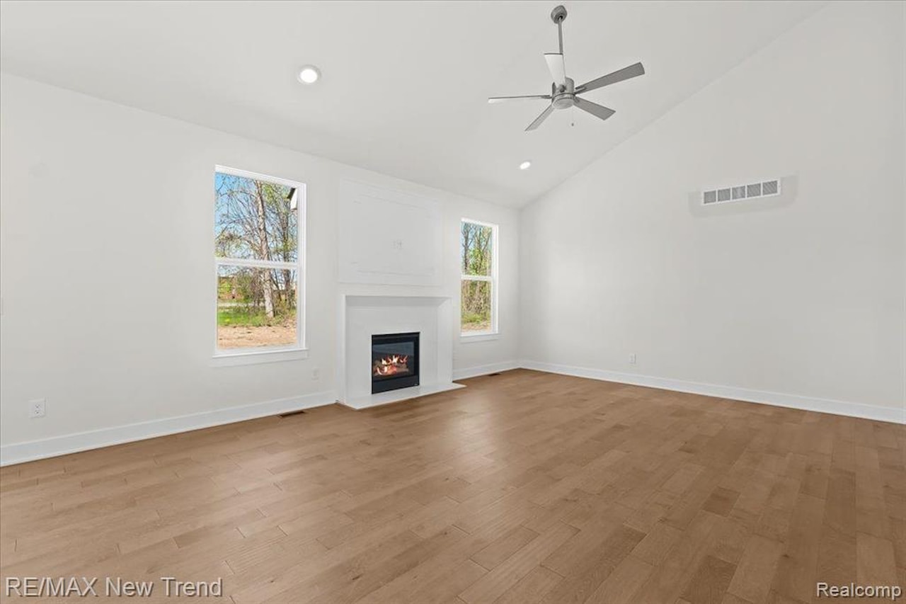 8410 Joseph St in Commerce Twp, MI Photo 7
