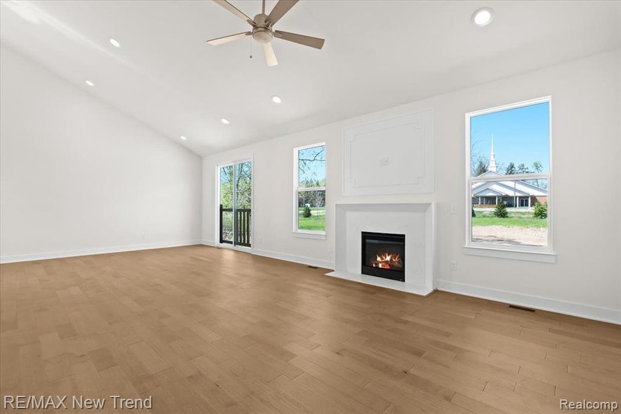 8410 Joseph St in Commerce Twp, MI Photo 8