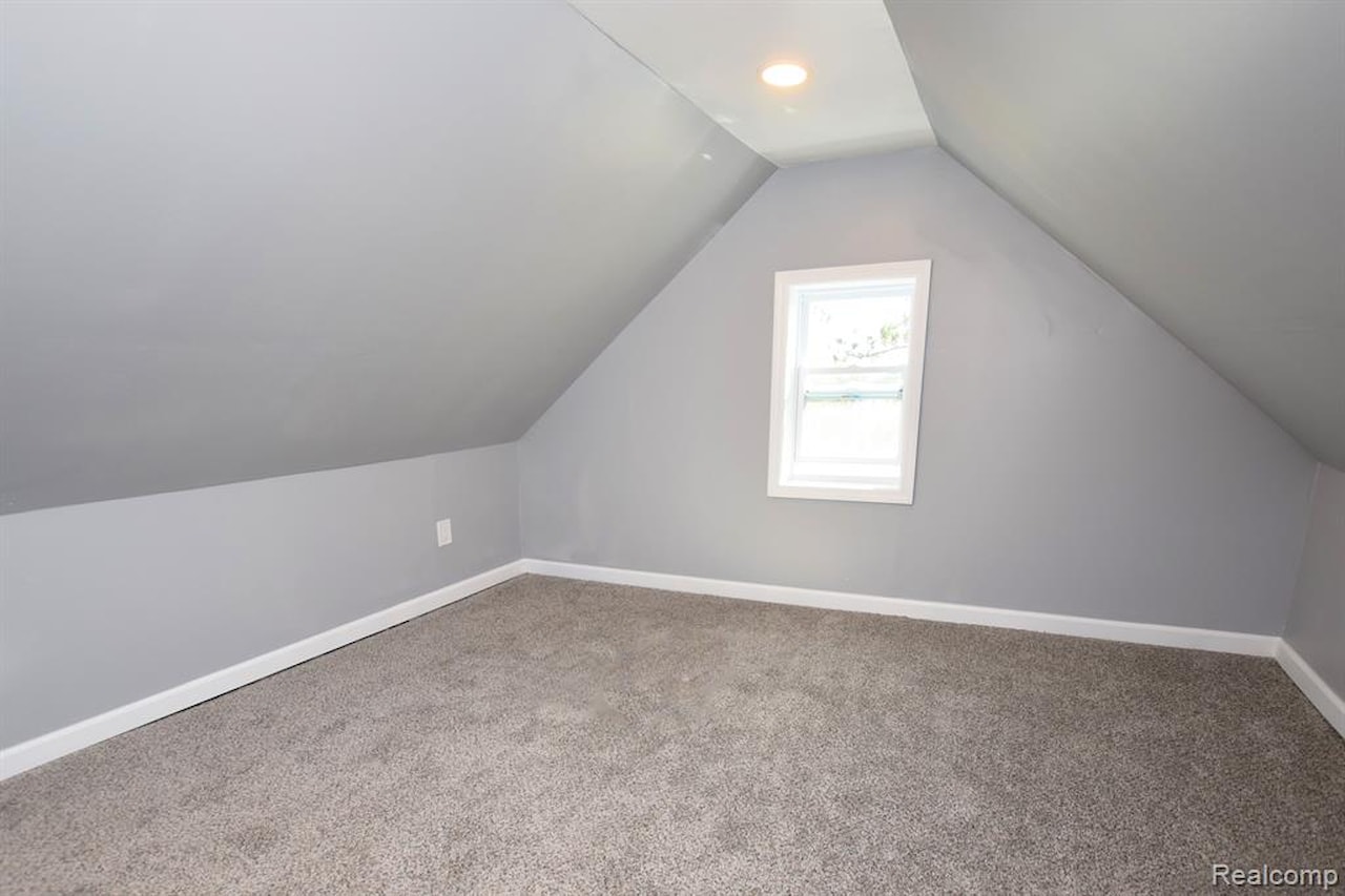2265 Morris Ave in Burton, MI Photo 7