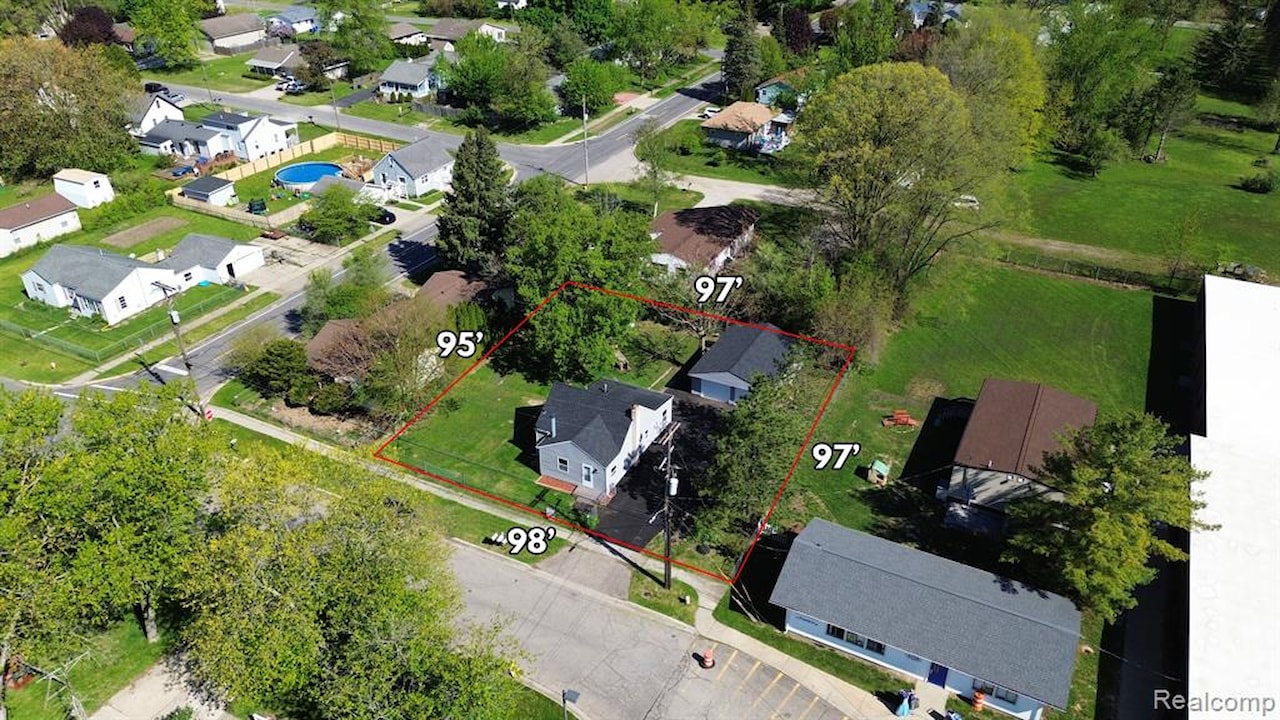 2265 Morris Ave in Burton, MI Photo 17