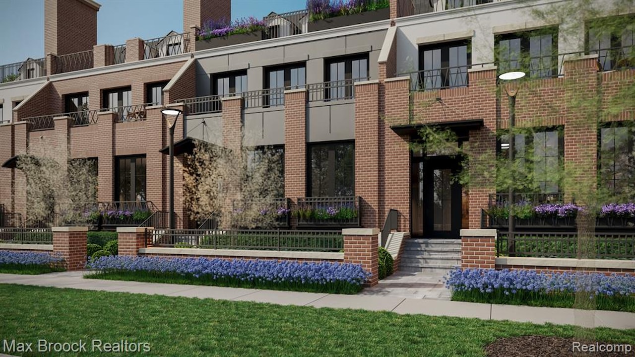245 Townsend St #Unit 4 in Birmingham, MI Photo 3