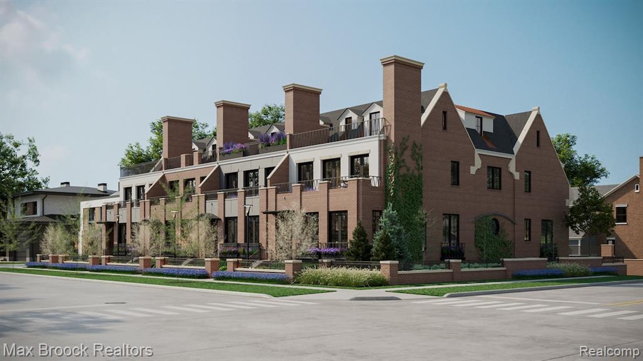 245 Townsend St #Unit 4 in Birmingham, MI Photo 2