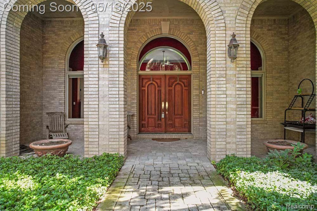 1293 Huntcliff in Milford Twp, MI Photo 5
