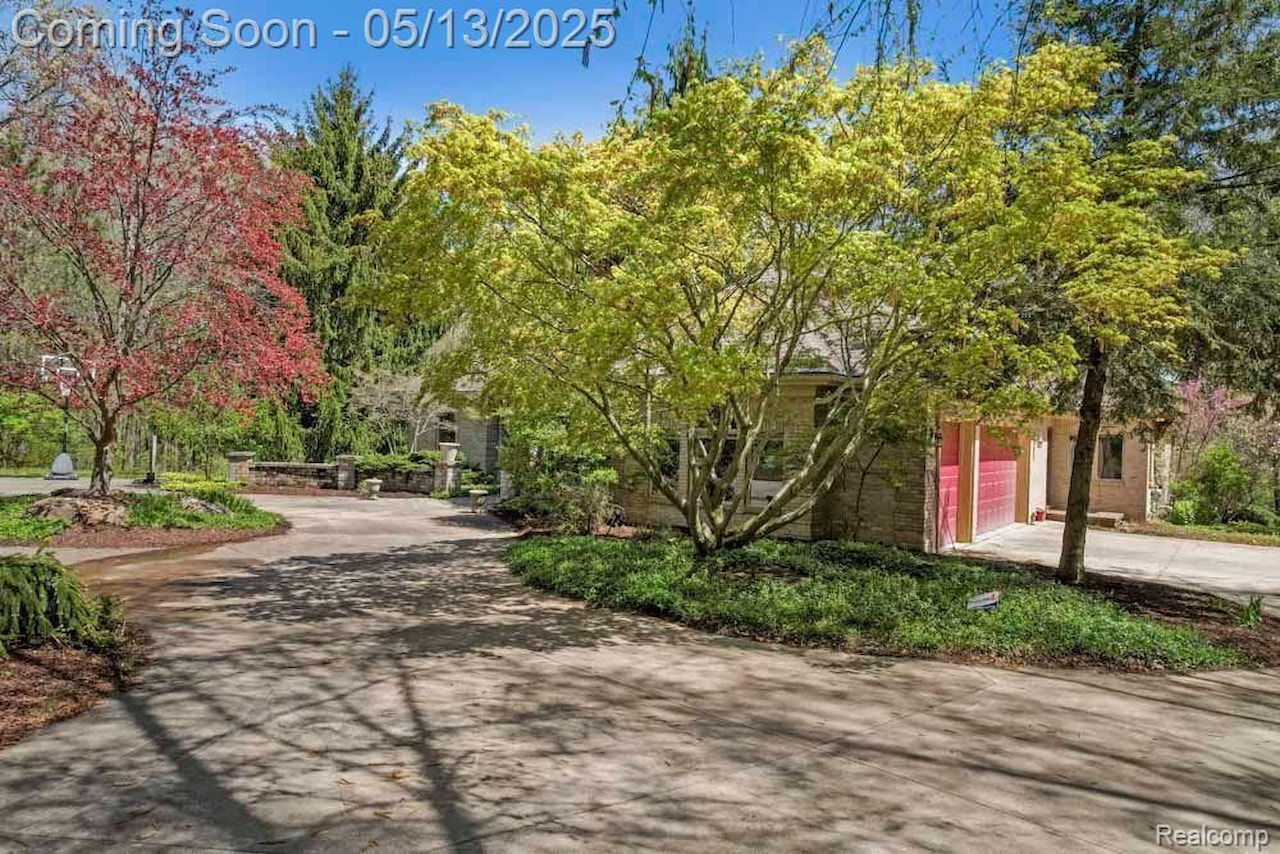 1293 Huntcliff in Milford Twp, MI Photo 7
