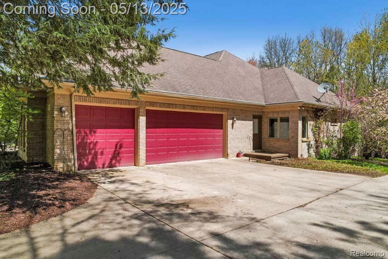 1293 Huntcliff in Milford Twp, MI Photo 8