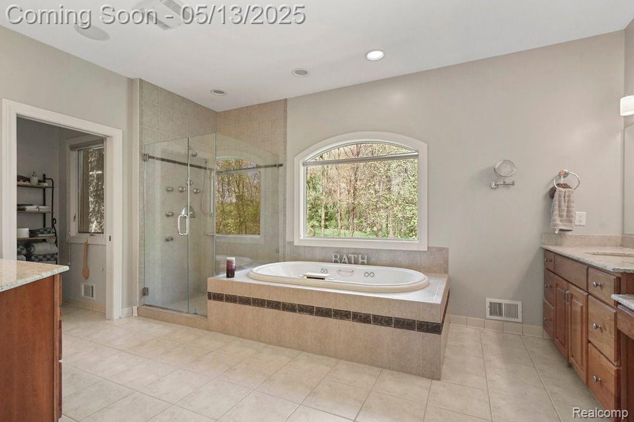 1293 Huntcliff in Milford Twp, MI Photo 28