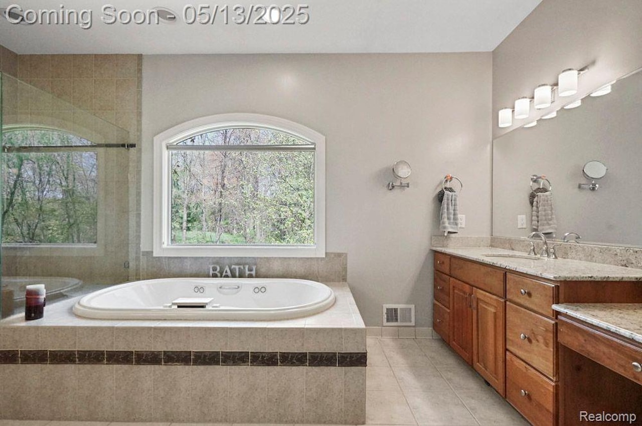 1293 Huntcliff in Milford Twp, MI Photo 29