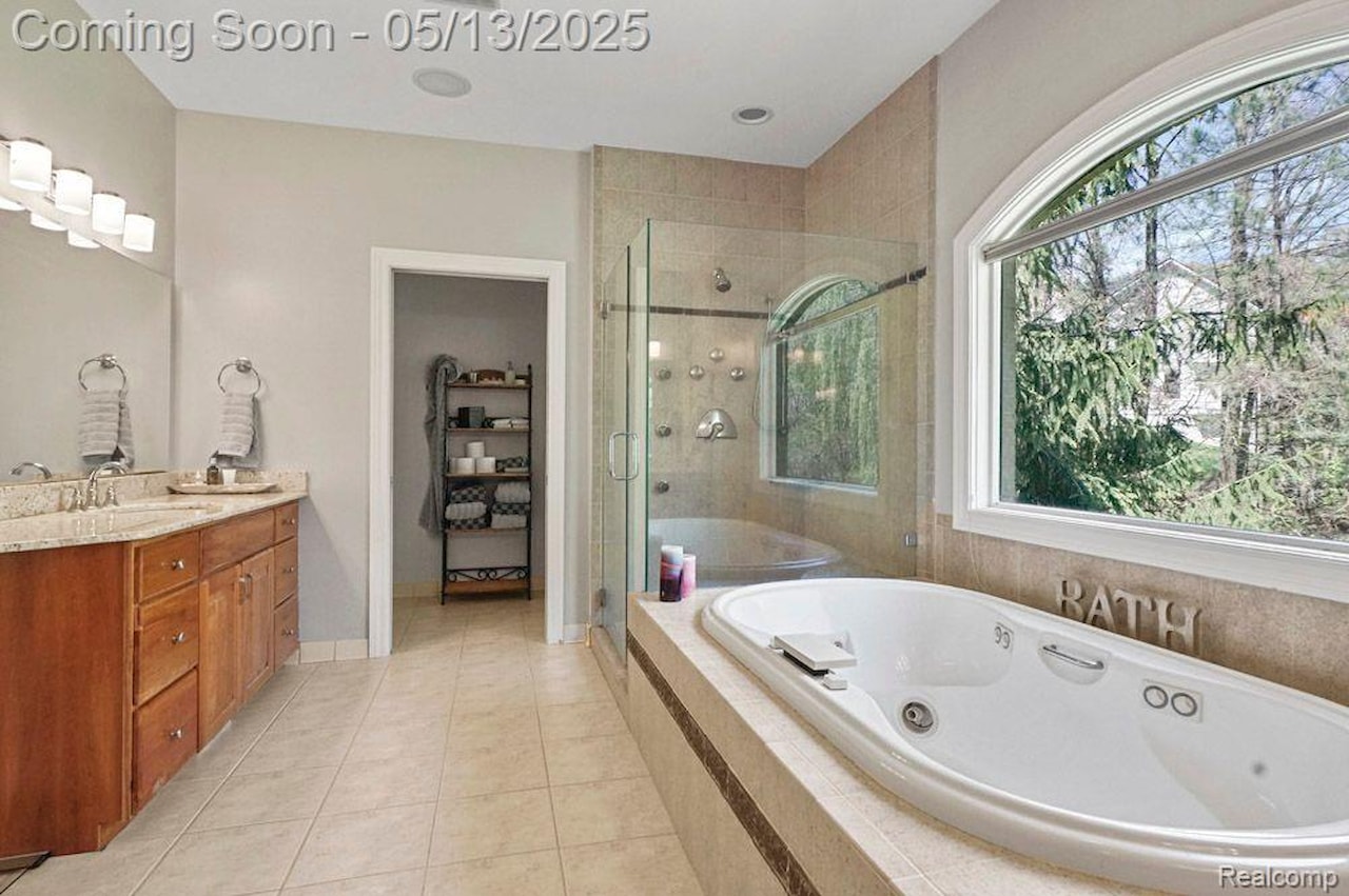 1293 Huntcliff in Milford Twp, MI Photo 31