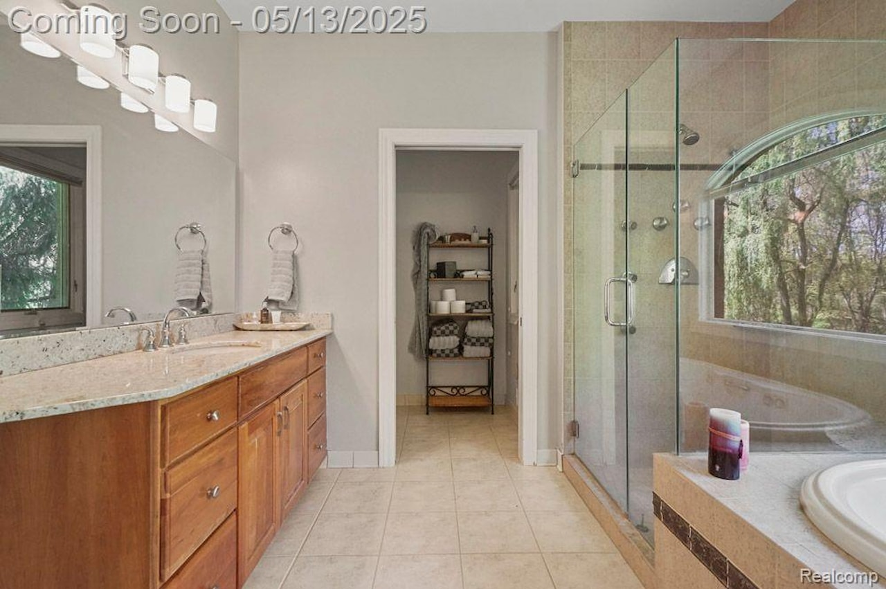 1293 Huntcliff in Milford Twp, MI Photo 32