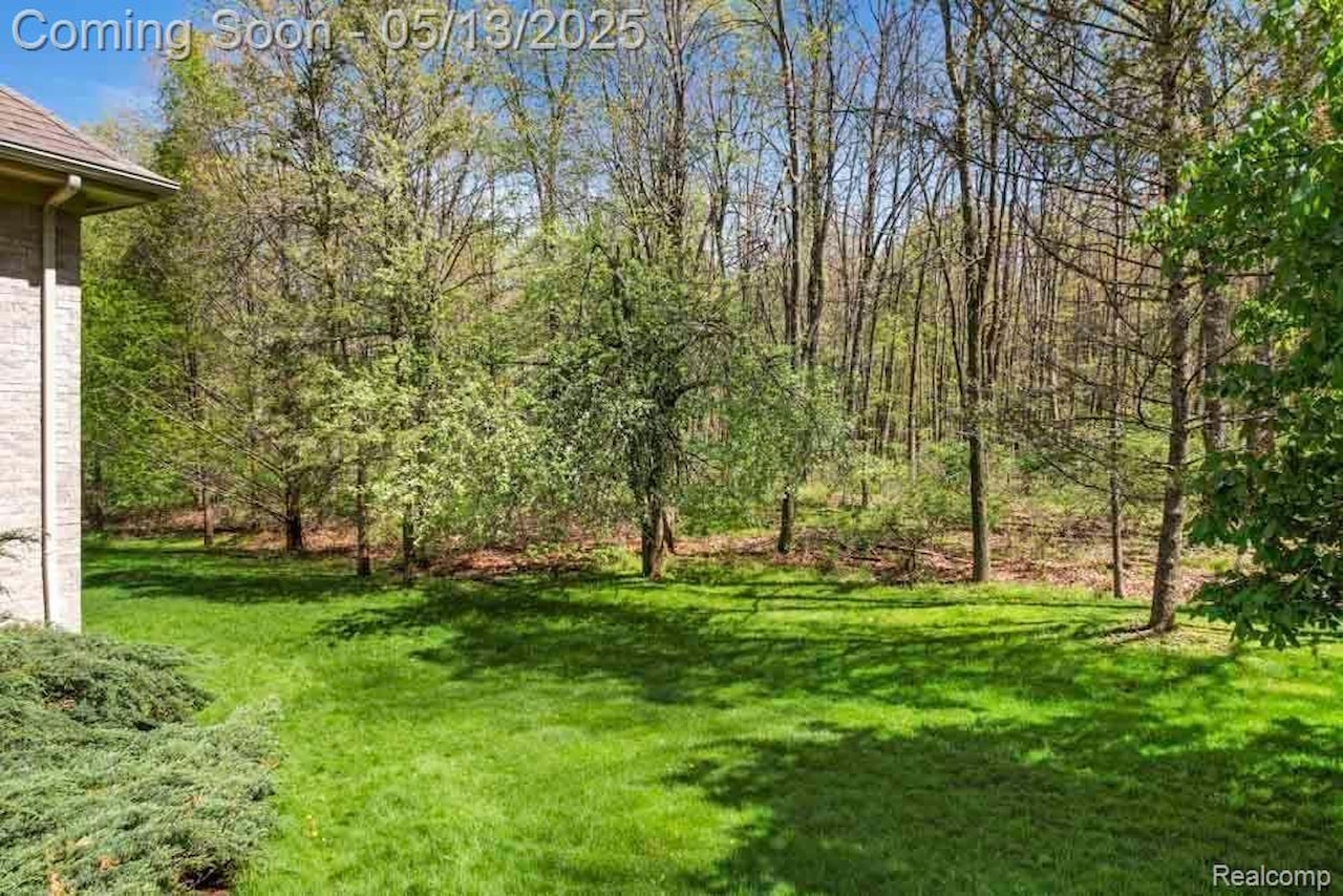 1293 Huntcliff in Milford Twp, MI Photo 40