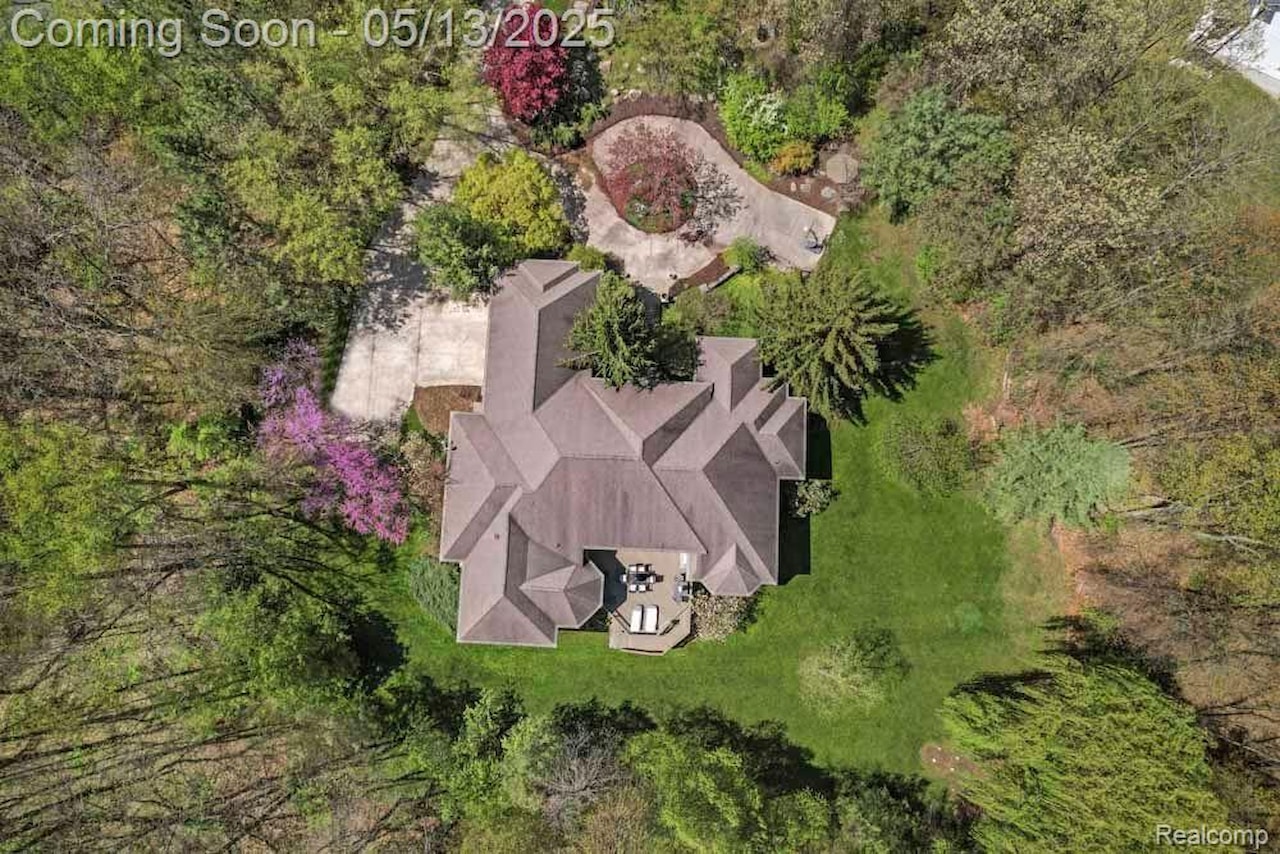 1293 Huntcliff in Milford Twp, MI Photo 46