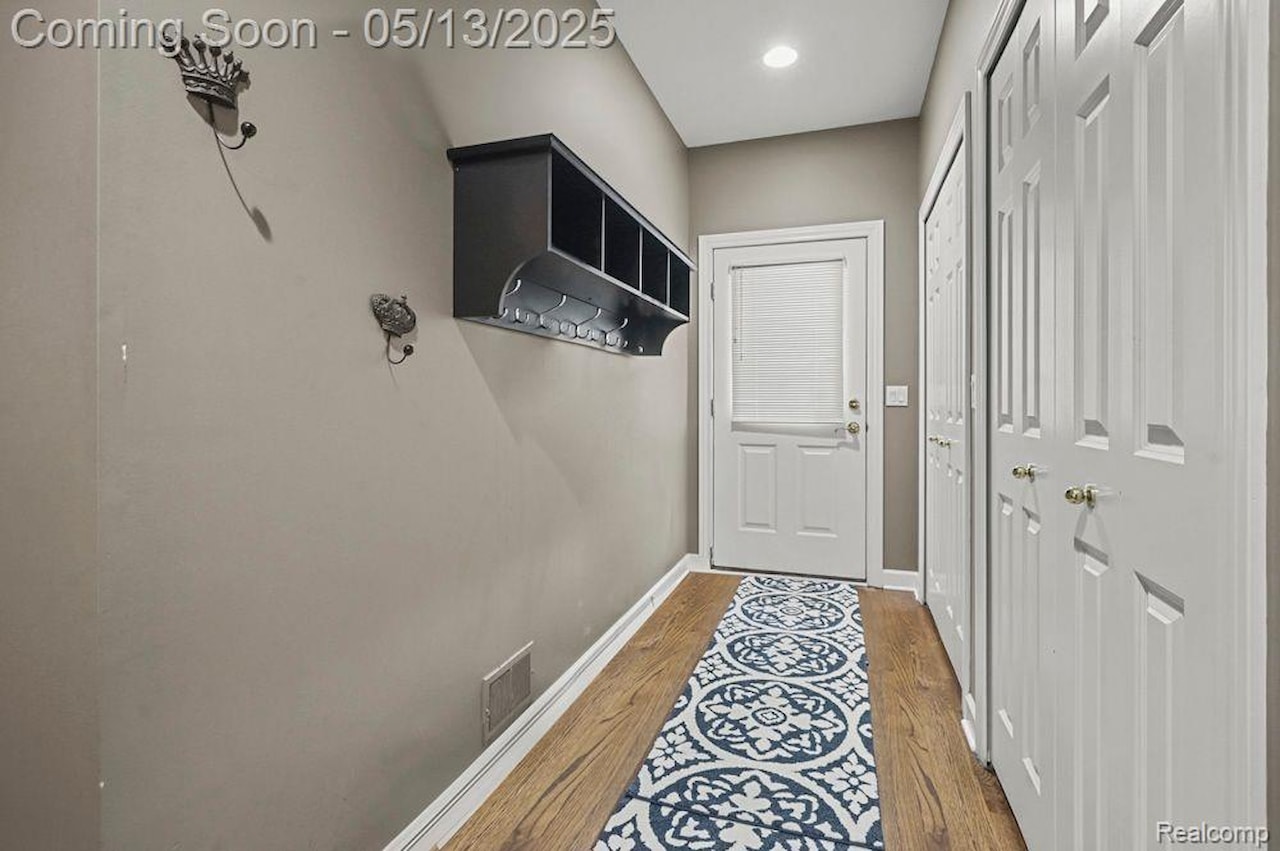 1293 Huntcliff in Milford Twp, MI Photo 34