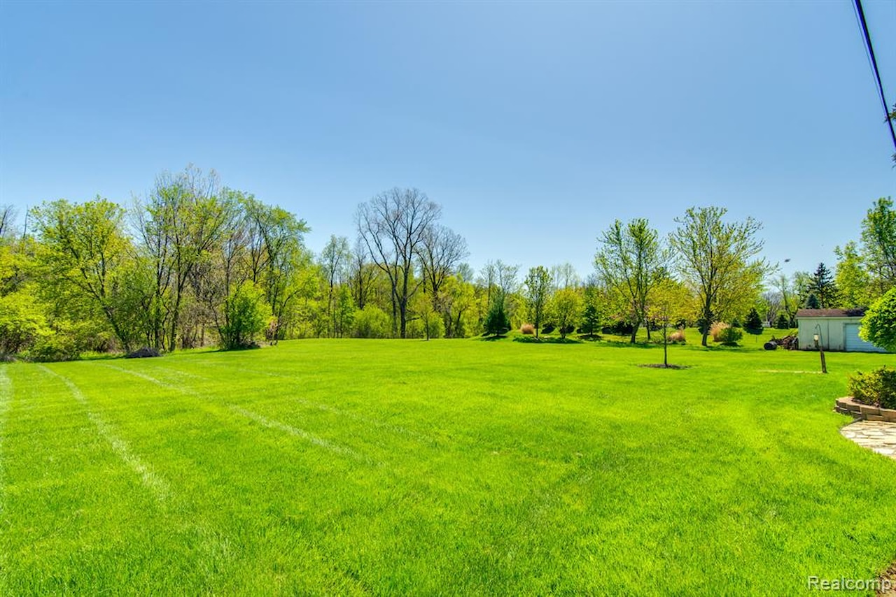 9150 Chubb Rd in Salem Twp, MI Photo 45