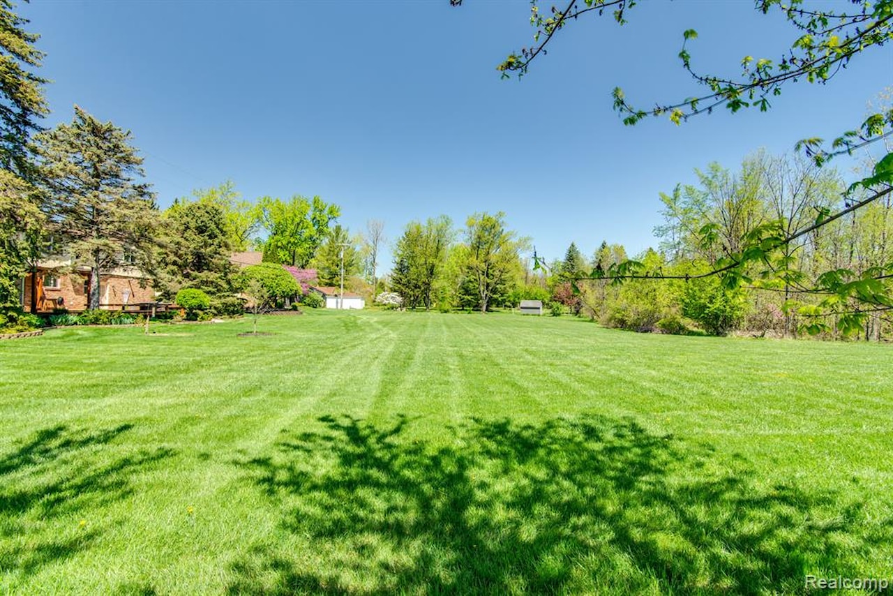 9150 Chubb Rd in Salem Twp, MI Photo 46