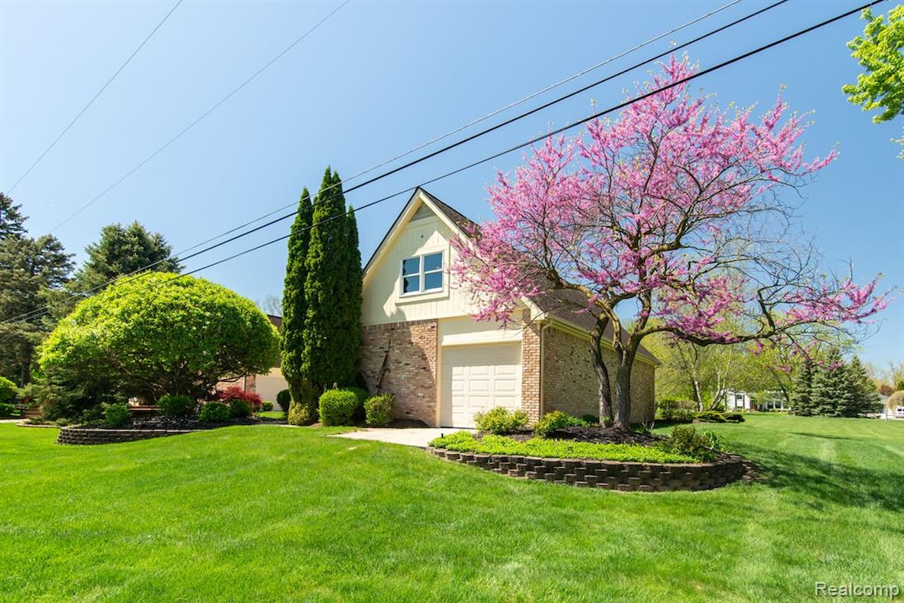 9150 Chubb Rd in Salem Twp, MI Photo 48