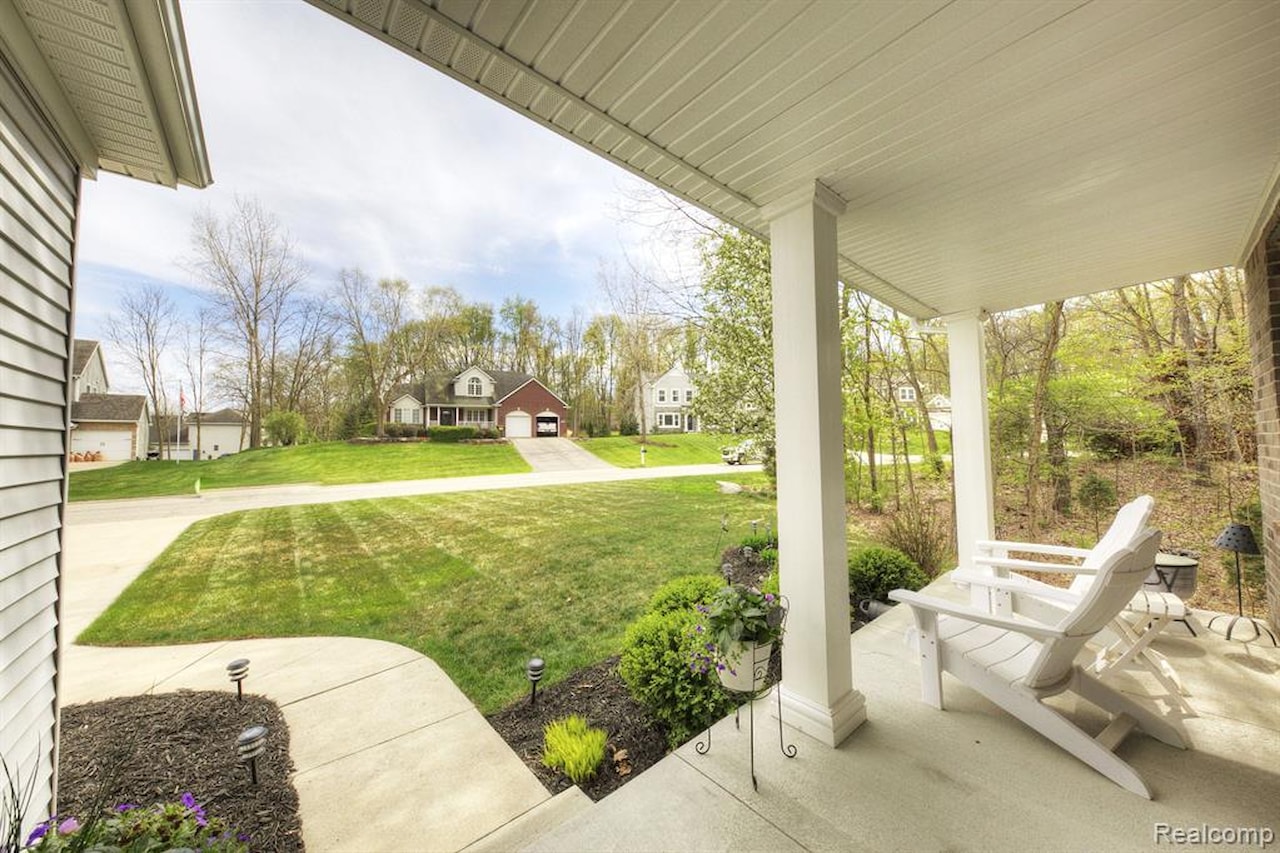 3088 Painted Dr in Marion Twp, MI Photo 4
