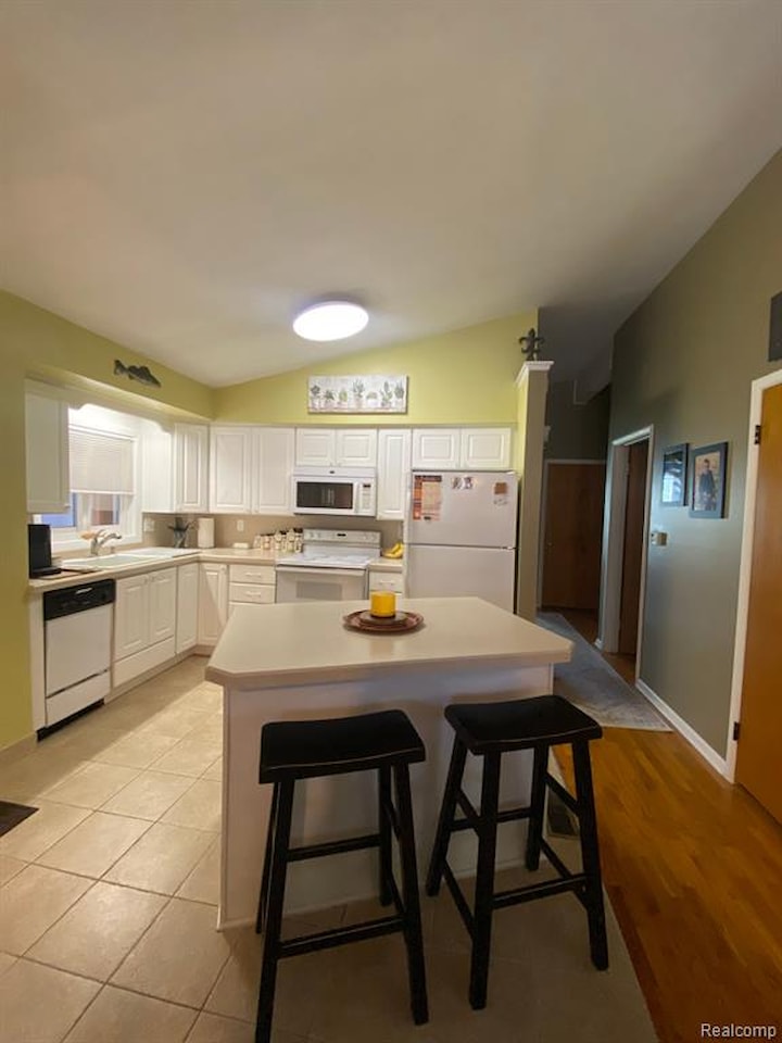 216 Sequoia Dr in Davison, MI Photo 6