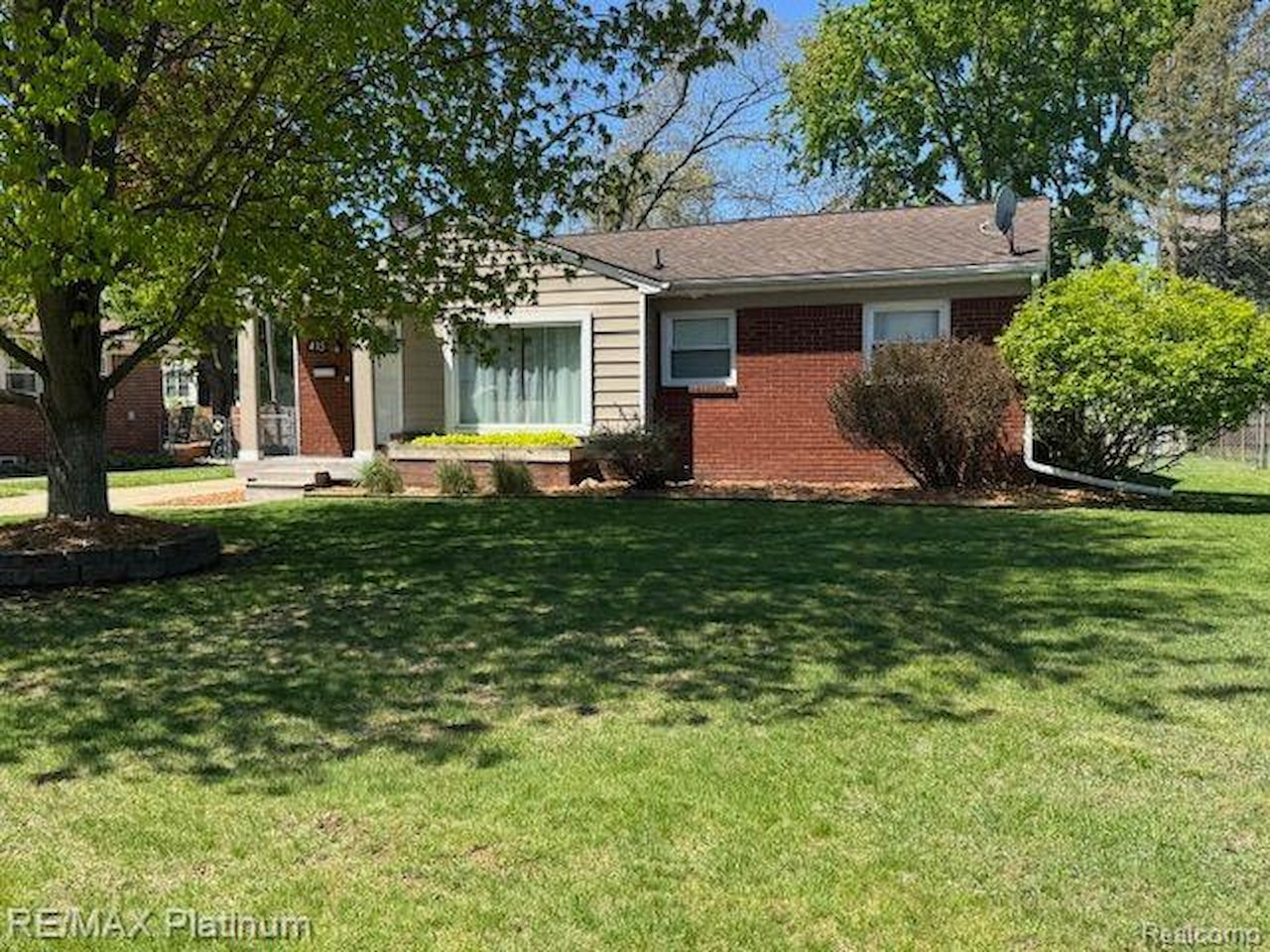 415 Crystal St in Milford Vlg, MI