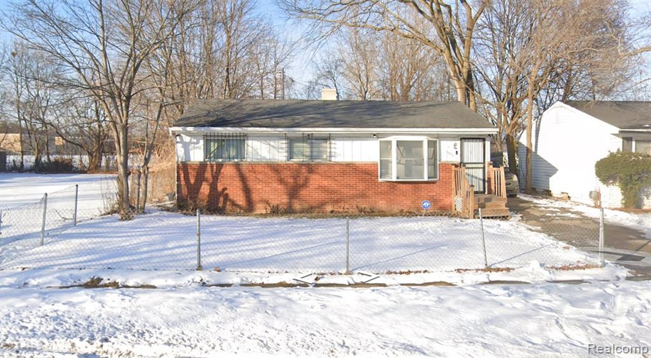 1622 Barbara Dr in Flint, MI