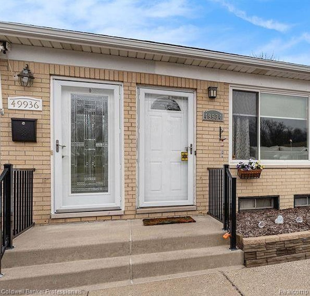 49936 Helfer Blvd #8 in Wixom, MI