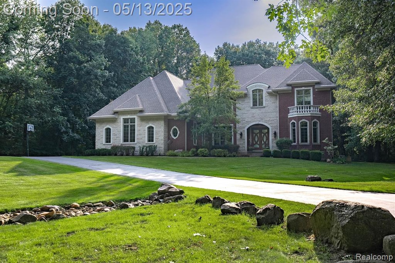 8307 Granite Ct in Webster Twp, MI
