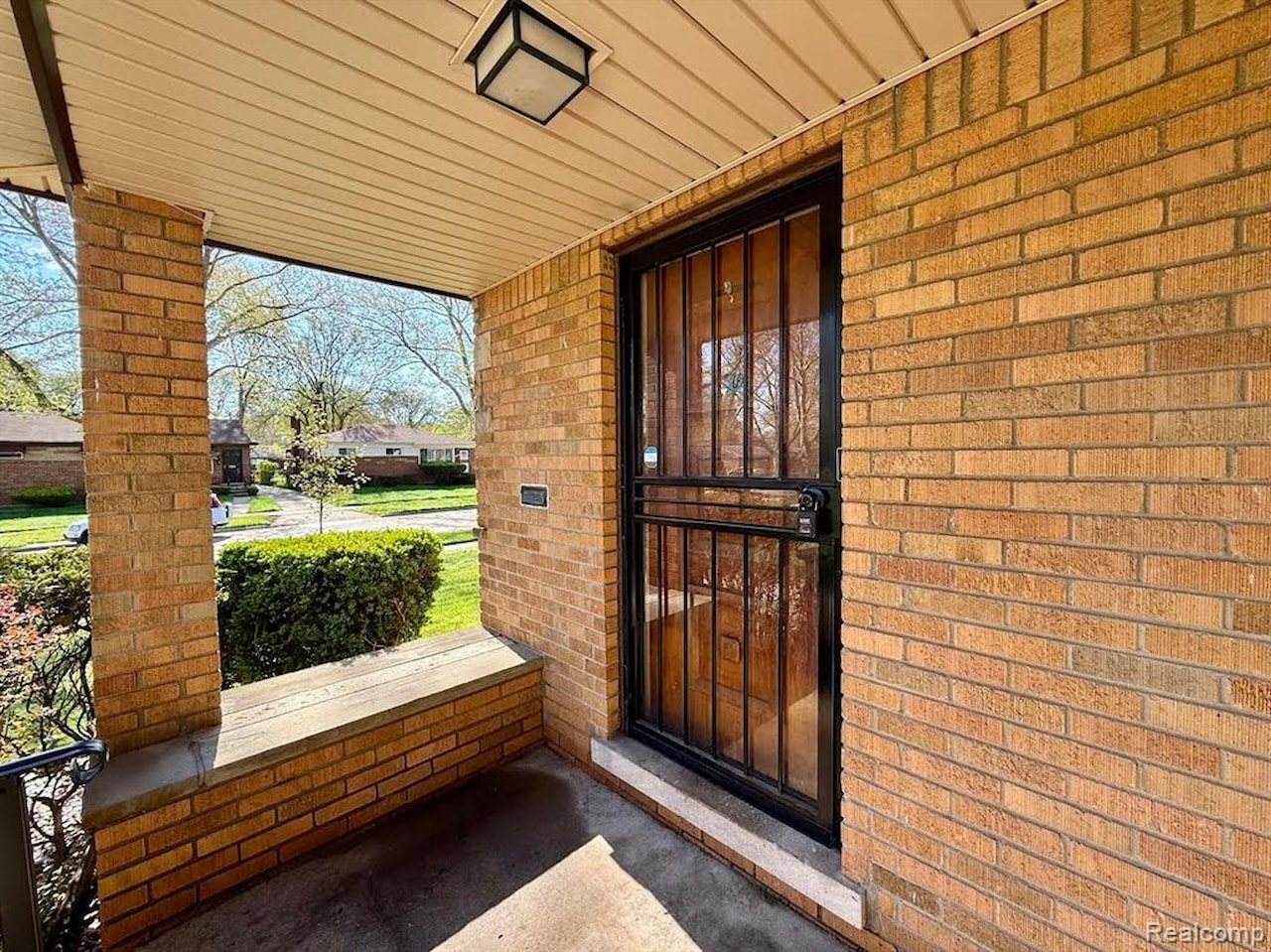 21911 Kenosha St in Oak Park, MI Photo 3