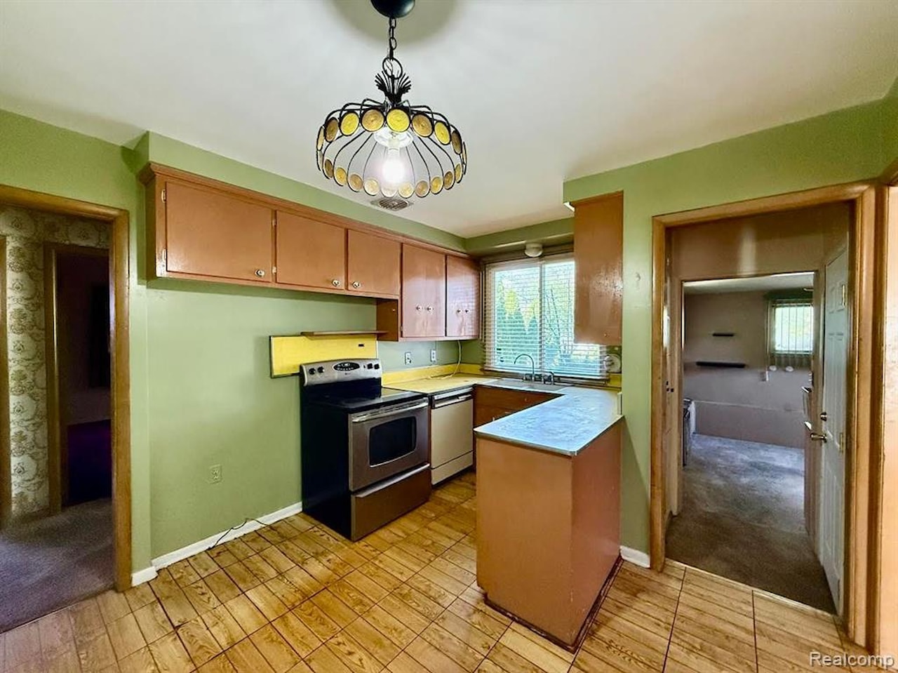 21911 Kenosha St in Oak Park, MI Photo 8
