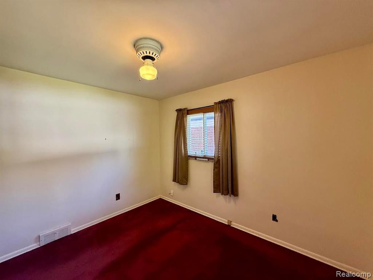 21911 Kenosha St in Oak Park, MI Photo 15