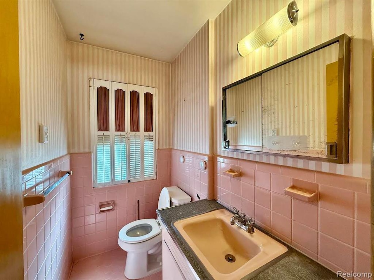 21911 Kenosha St in Oak Park, MI Photo 24
