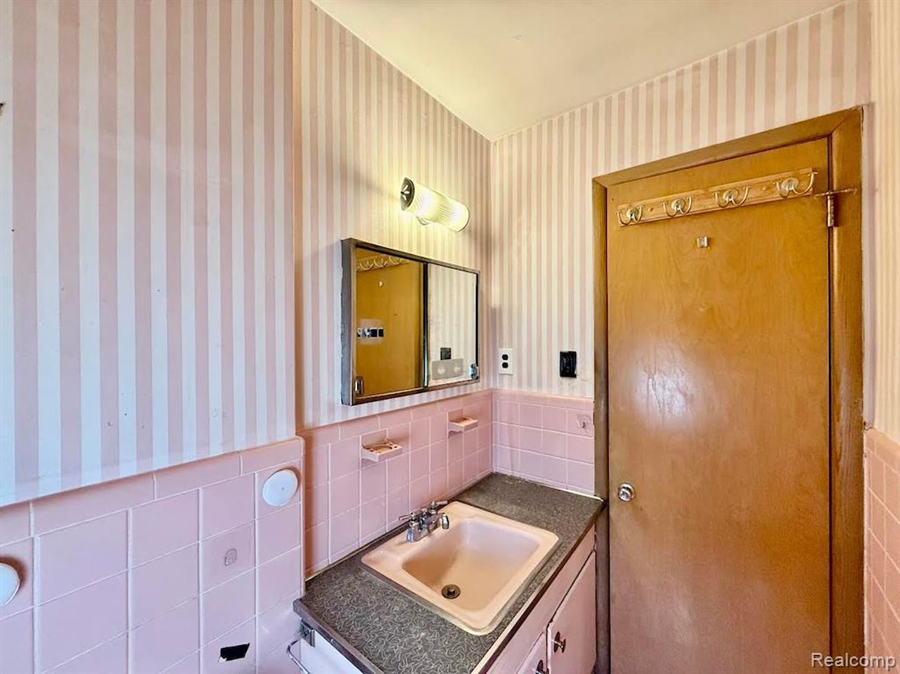 21911 Kenosha St in Oak Park, MI Photo 25