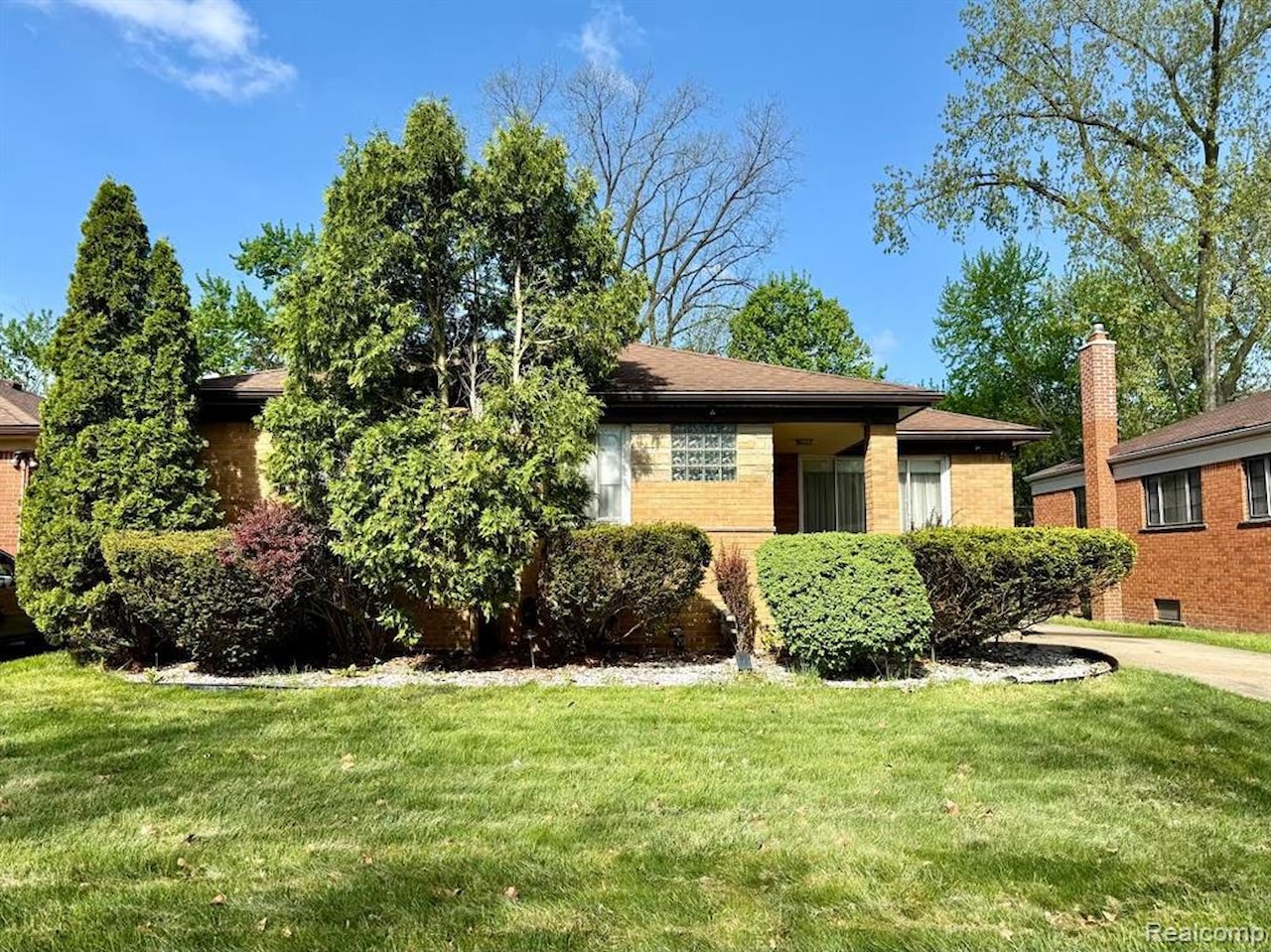 21911 Kenosha St in Oak Park, MI Photo 31