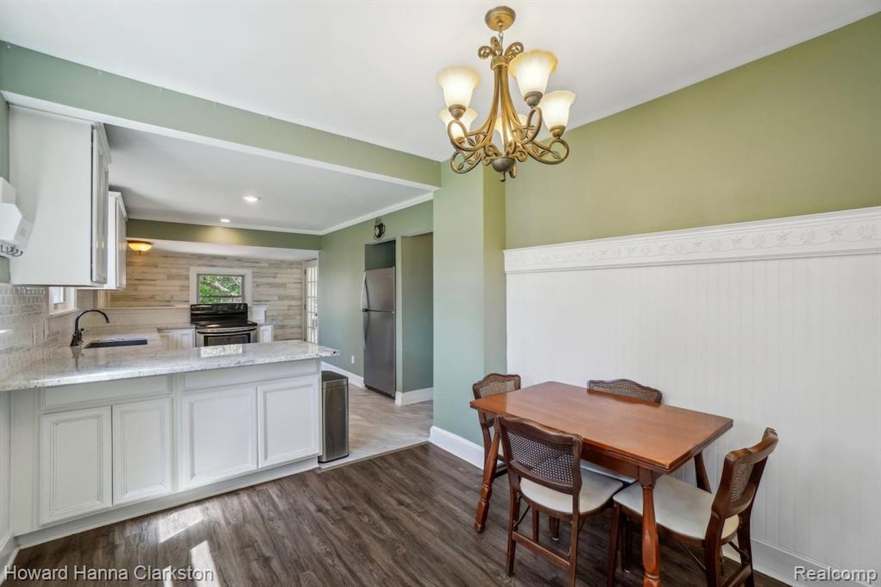 505 N Adelaide St in Fenton, MI Photo 5