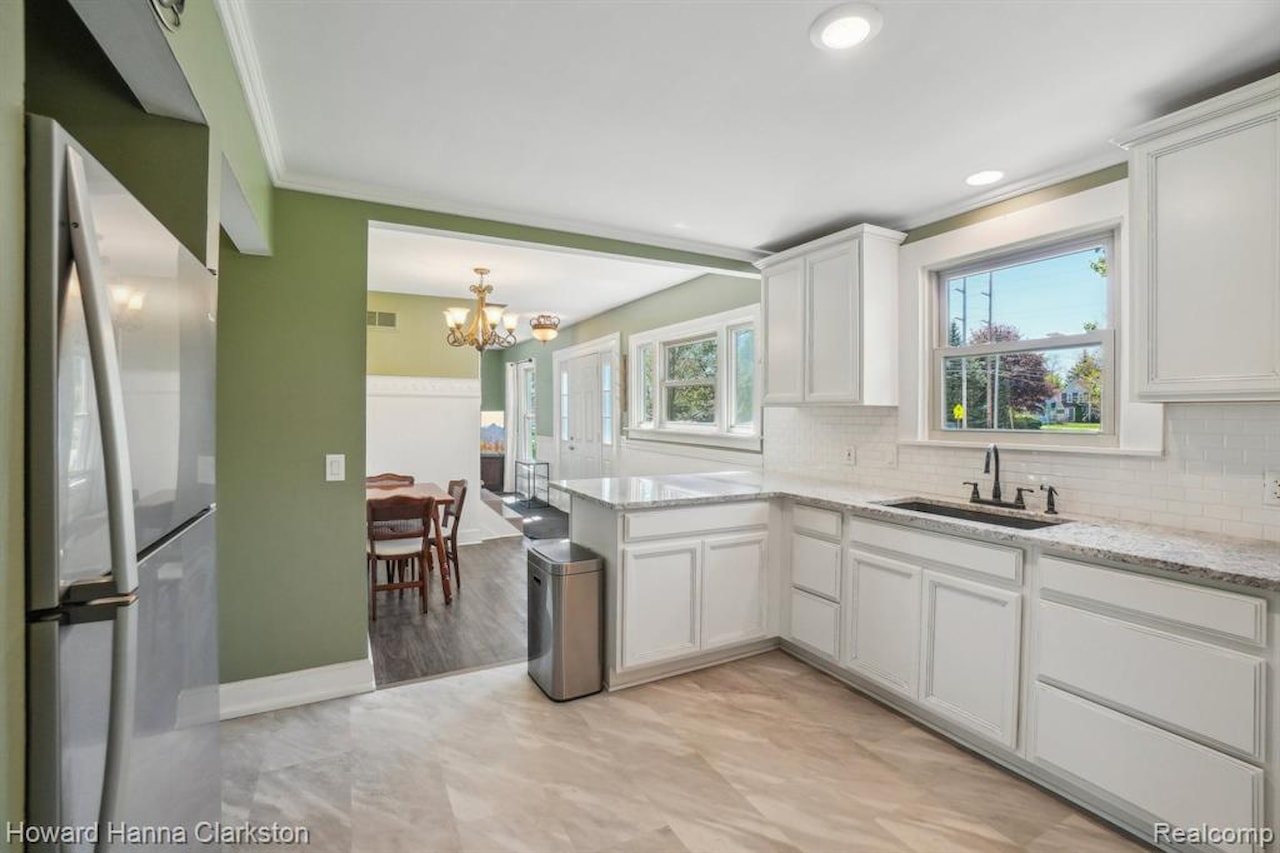 505 N Adelaide St in Fenton, MI Photo 7